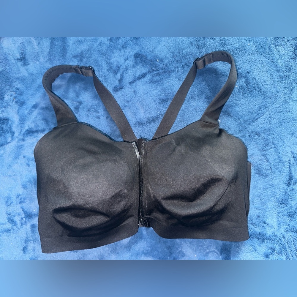 Victoria’s Secret Knockout Front-Close Sports Bra Size 38DDD